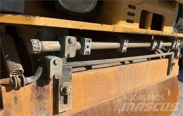 CAT CB22 單輪滾壓機