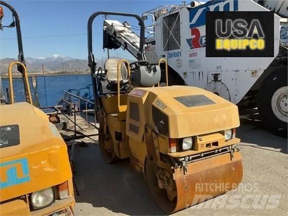CAT CB22 單輪滾壓機