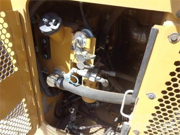CAT CB64B 單輪滾壓機