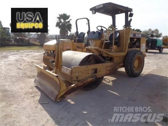CAT CS-323C 單輪滾壓機