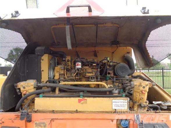 CAT PS-360B 膠輪滾壓機