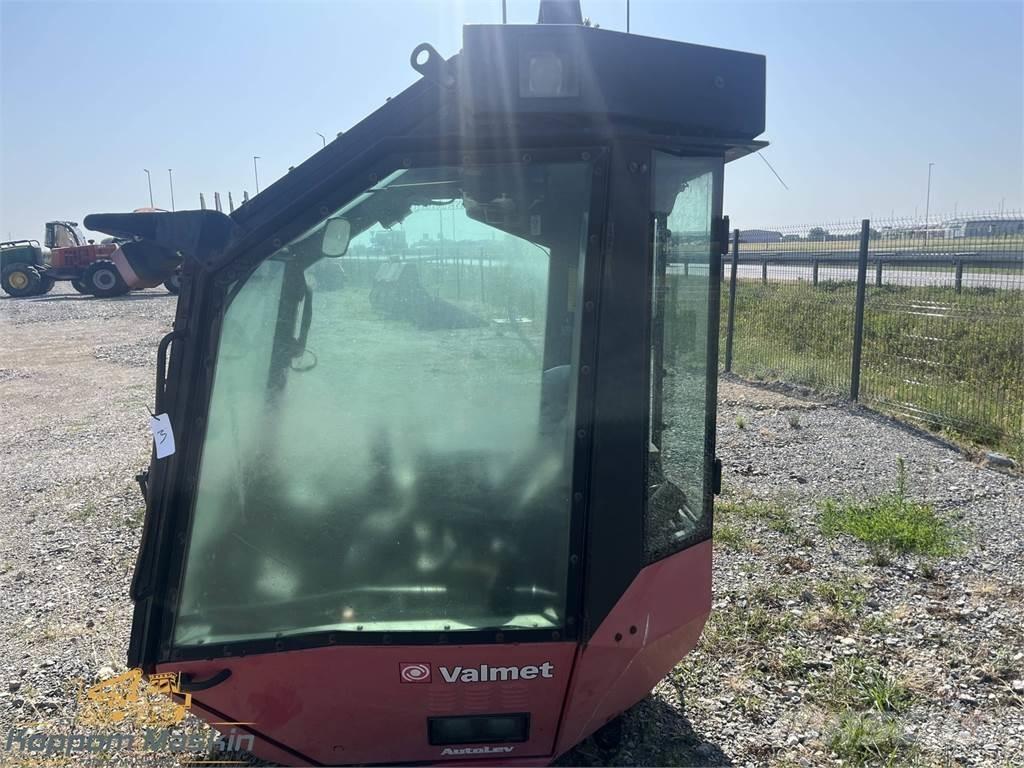 Valmet 911.1 駕駛室與內部