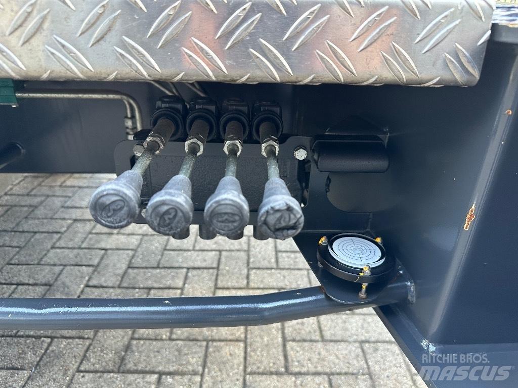 Böcker AHK 30/1600 全路面起重機/吊車