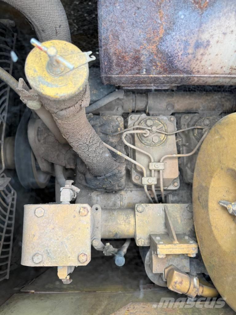 Komatsu D58E-1 履帶推土機