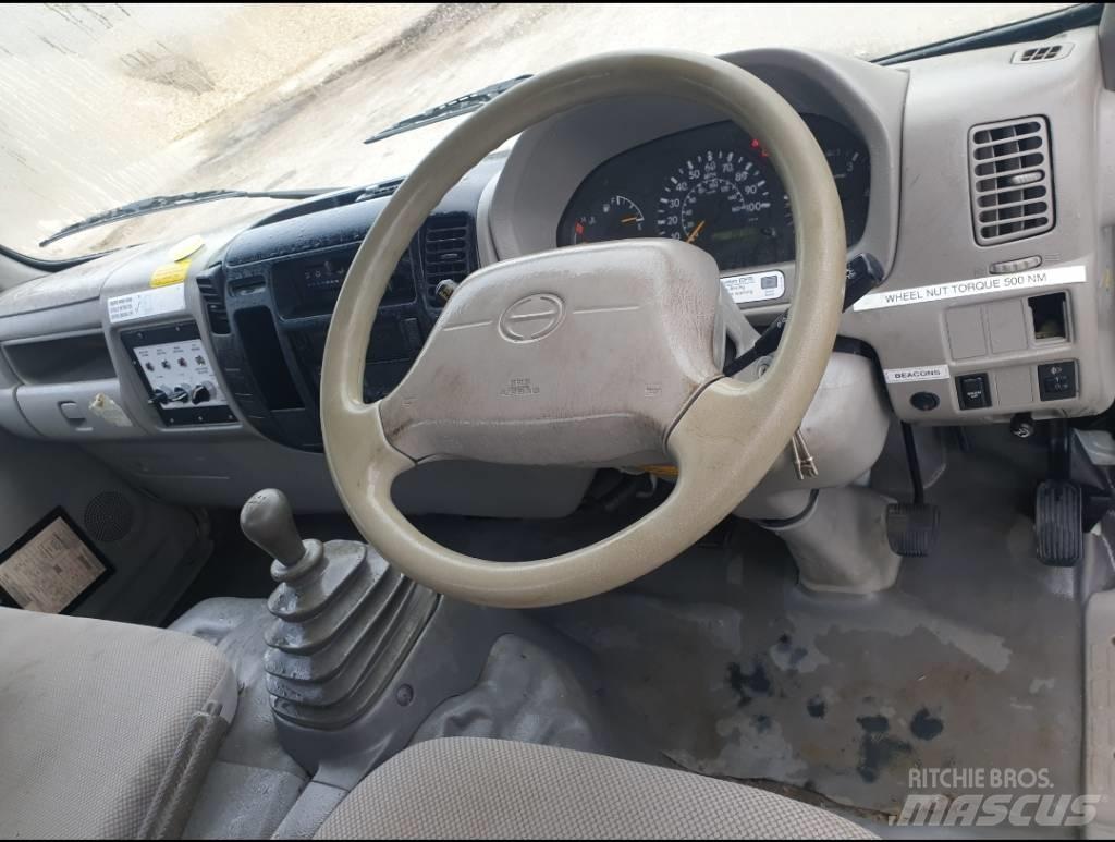 Hino 300 其他貨車