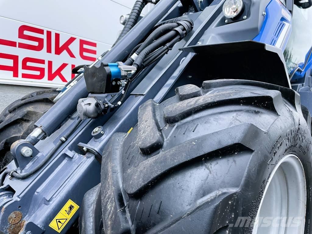 Multione 11.9K 伸縮輪式裝載機