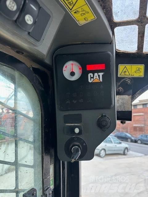 CAT 246 C 滑移轉向裝載機