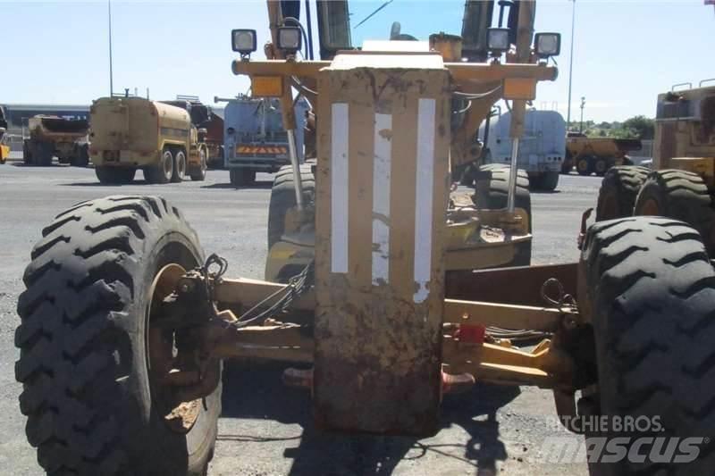 CAT 140K 平土機