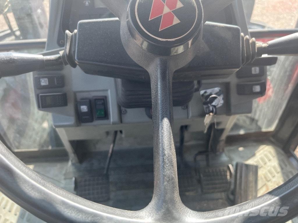 Massey Ferguson 8110 曳引機