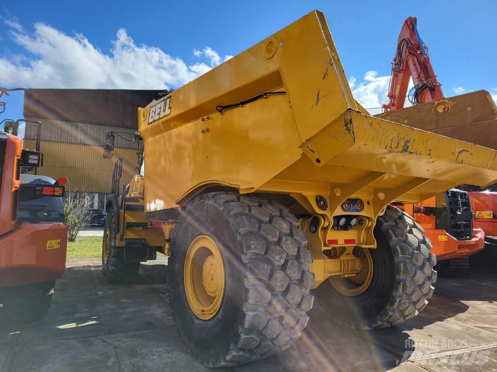 Bell B30E 4x4 鉸接式起吊車