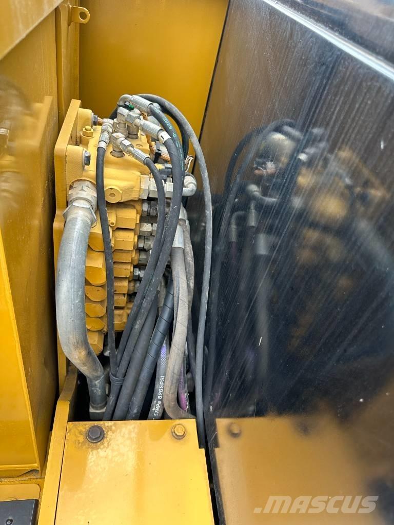 CAT 306 小型挖土機/掘鑿機<7t(小型挖掘機)