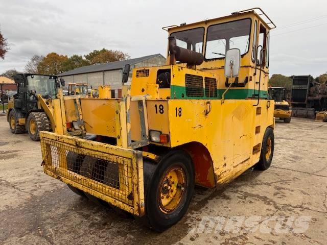 Hamm GRW 15 膠輪滾壓機