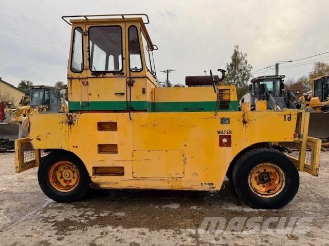 Hamm GRW 15 膠輪滾壓機