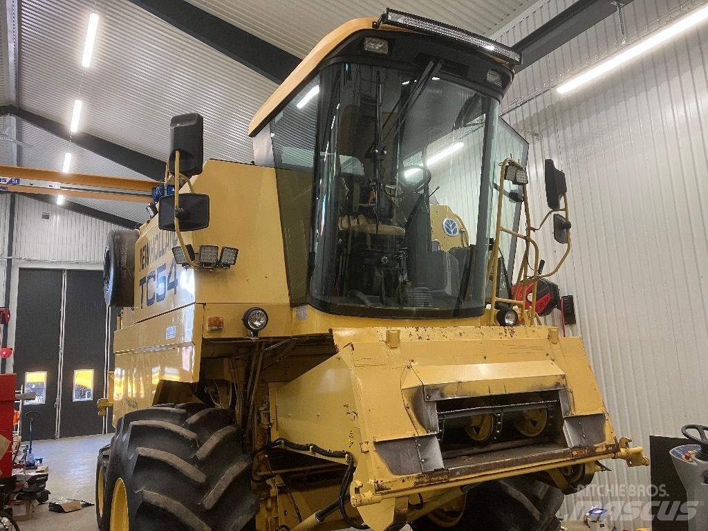 New Holland TC 54 聯合收穫機