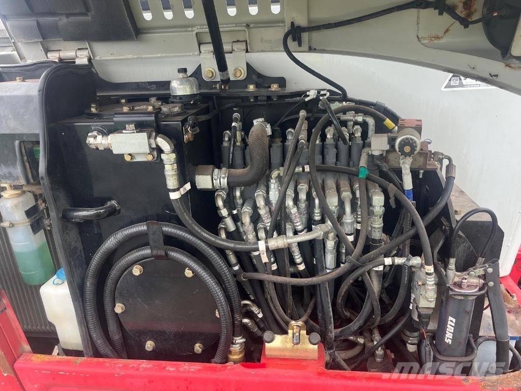 Takeuchi TB 230 小型挖土機/掘鑿機<7t(小型挖掘機)