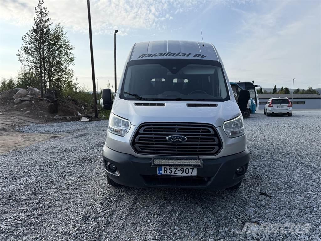 Ford Transit 迷你巴士