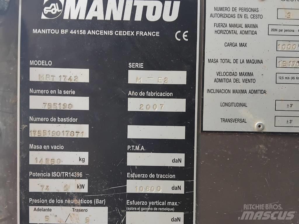 Manitou MRT1742 伸縮臂操作車