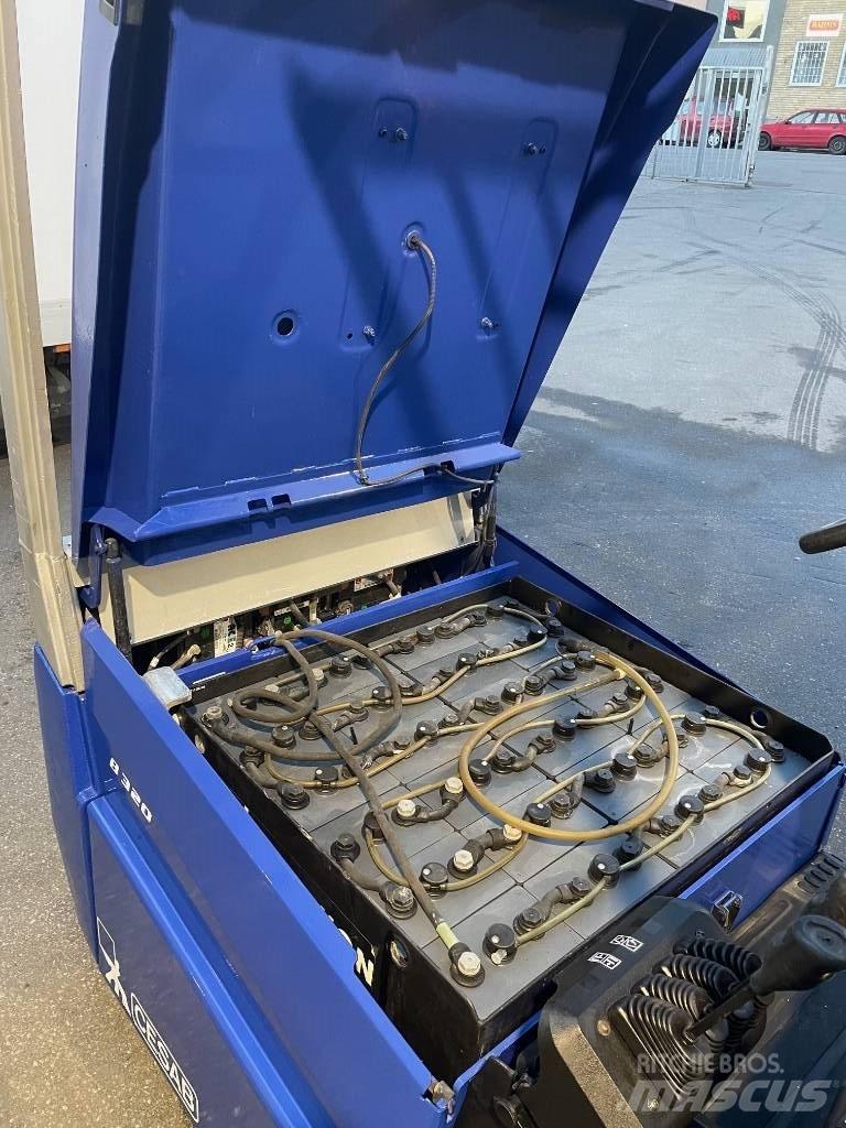 Cesab B320 電動堆高機