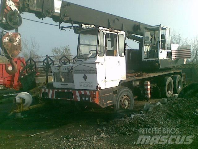 PPM Renault 越野起重機