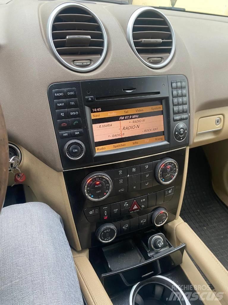 Mercedes-Benz ML 320 汽車