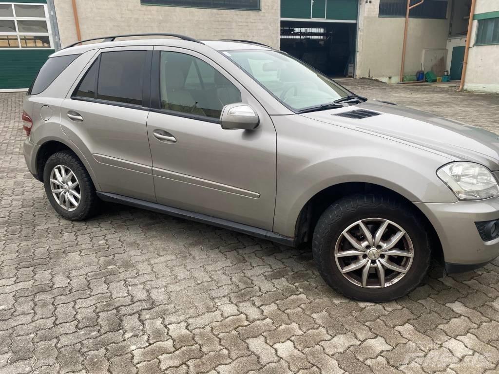 Mercedes-Benz ML 320 汽車