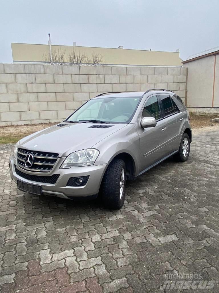 Mercedes-Benz ML 320 汽車