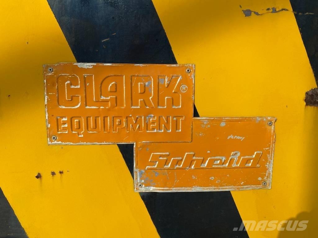 Clark Equipment 輪胎、車輪和輪圈