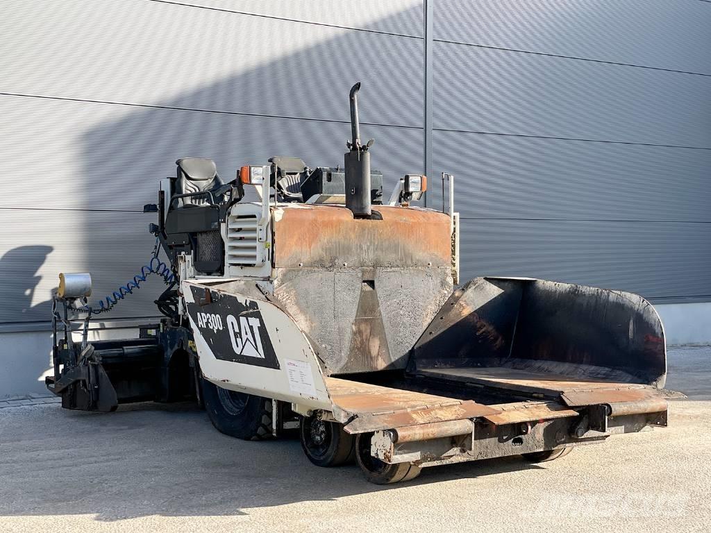 CAT AP300 瀝青攤舖機/鋪路機