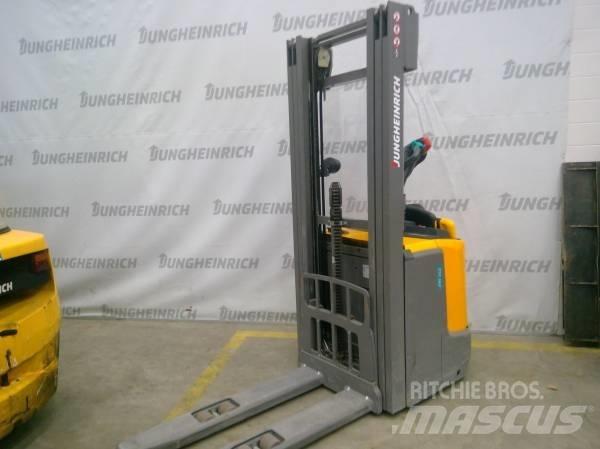 Jungheinrich ERC 212 自走式堆積機