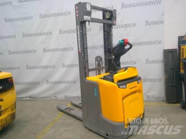 Jungheinrich ERC 212 自走式堆積機