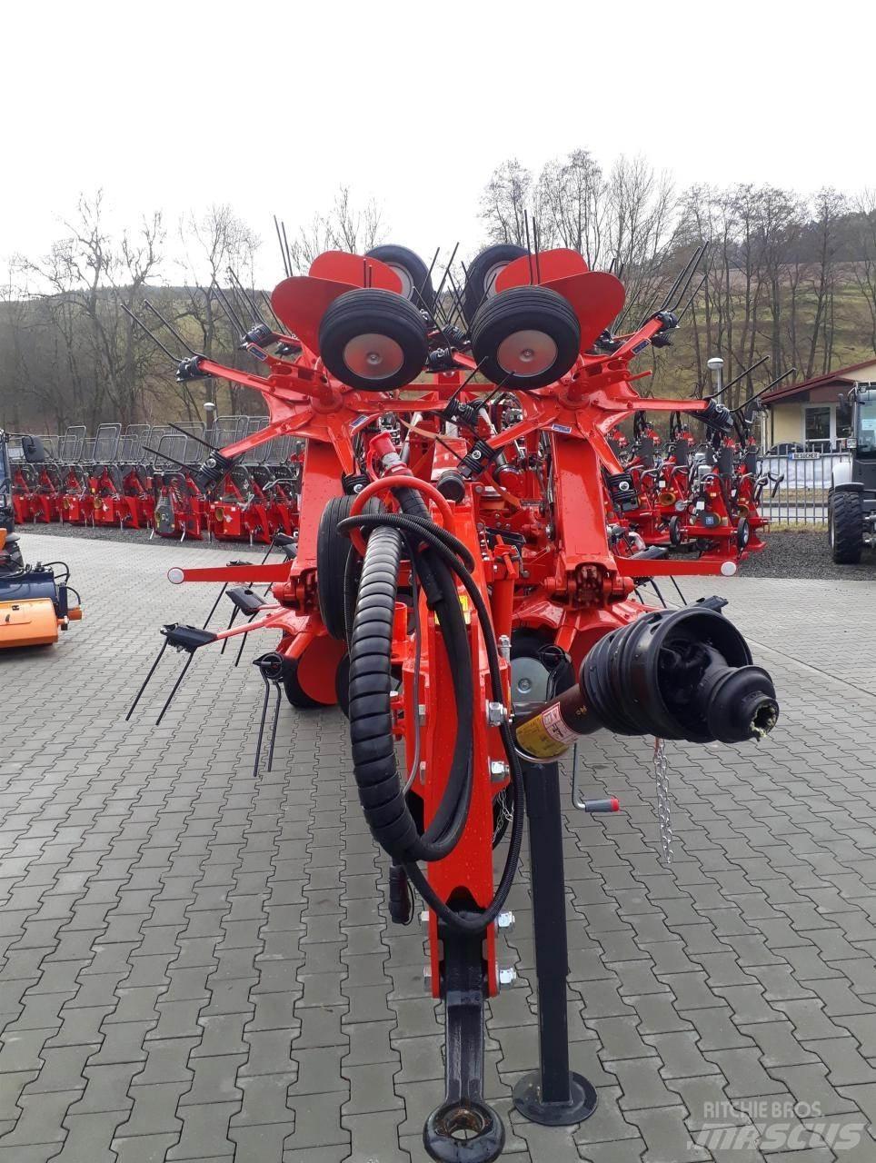 Kuhn GF 17003 T 耙與翻草機