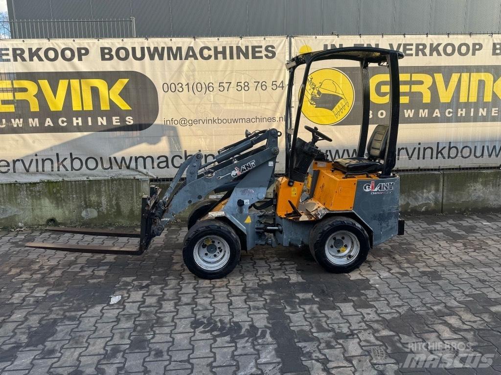 GiANT D 204 SW 小型裝載機