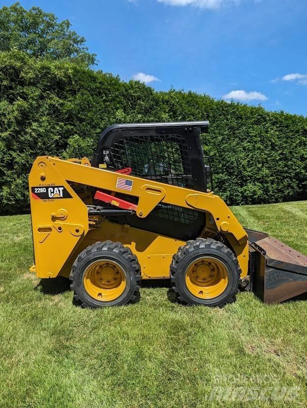 CAT 226 D 滑移轉向裝載機