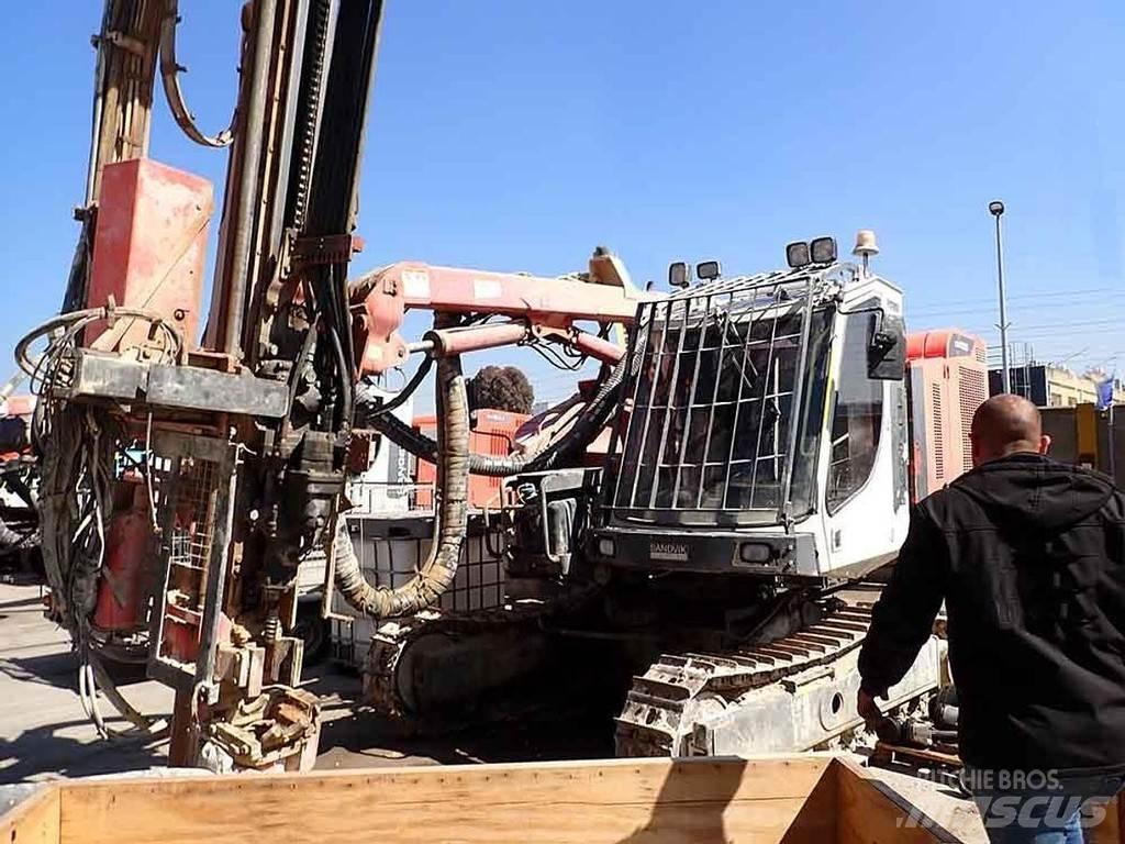 Sandvik DX800 鑽孔機