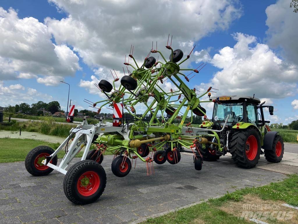 CLAAS Volto 1300 T 耙與翻草機