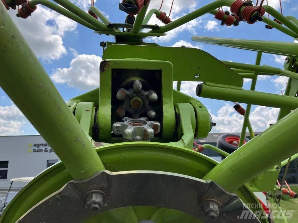 CLAAS Volto 1300 T 耙與翻草機
