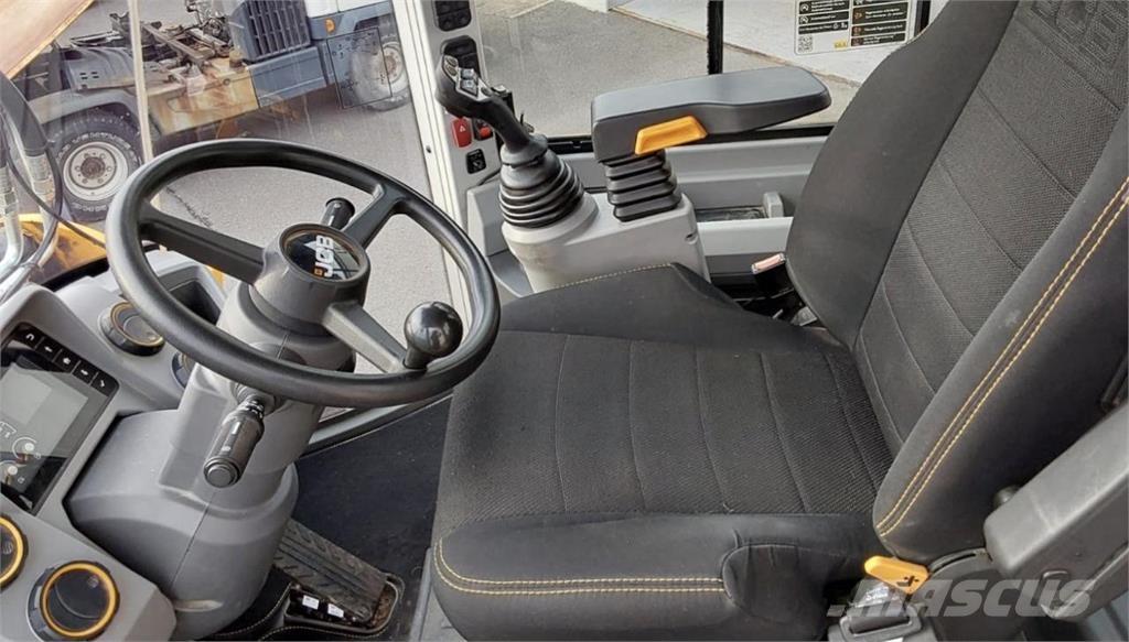 JCB 427 AGRI 輪胎式裝載機