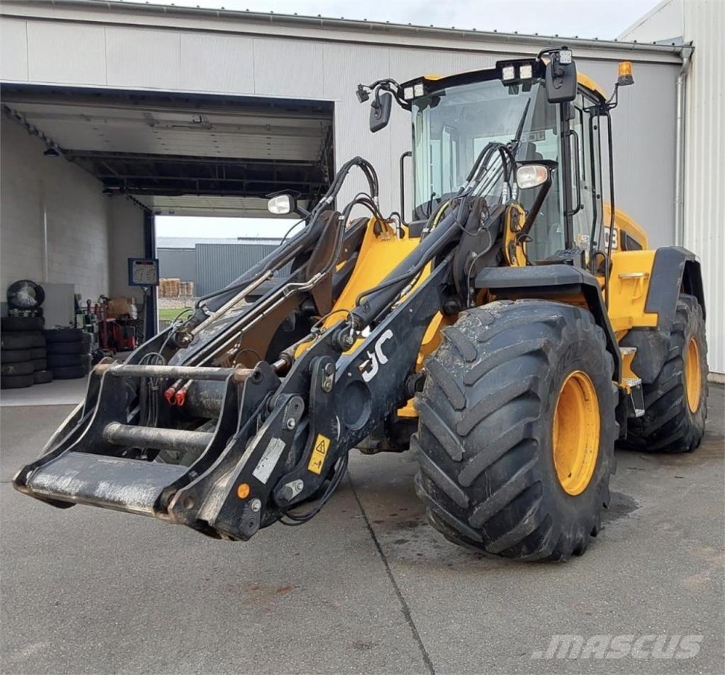 JCB 427 AGRI 輪胎式裝載機