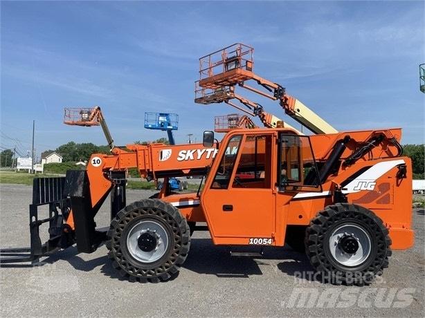 SkyTrak 10054 伸縮臂操作車