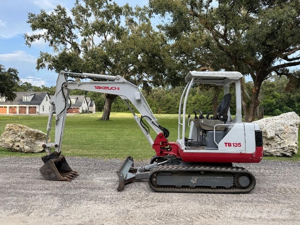 Takeuchi TB 135 小型挖土機/掘鑿機<7t(小型挖掘機)