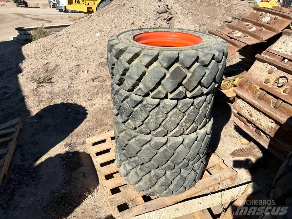 Bobcat 10x16.5 Tires 輪胎、車輪和輪圈