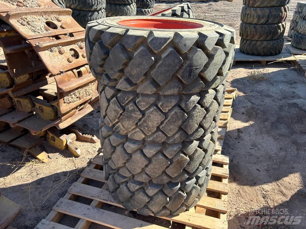 Bobcat 10x16.5 Tires 輪胎、車輪和輪圈