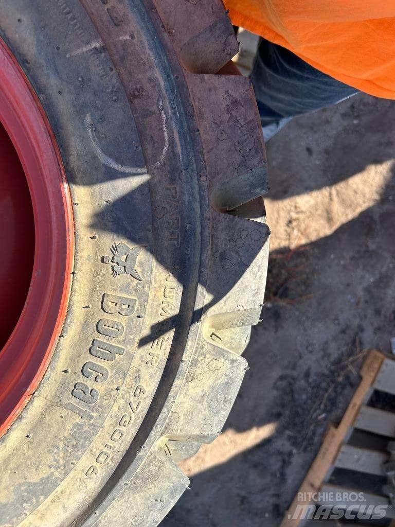 Bobcat 10x16.5 Tires 輪胎、車輪和輪圈