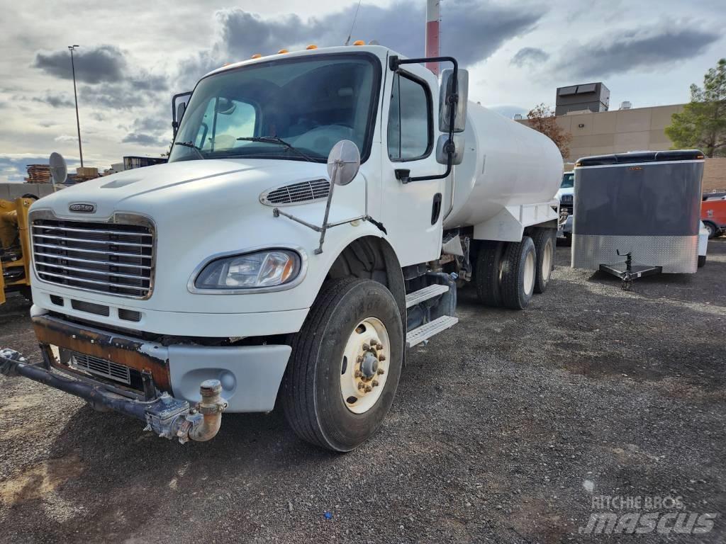 Freightliner M2-106 水車
