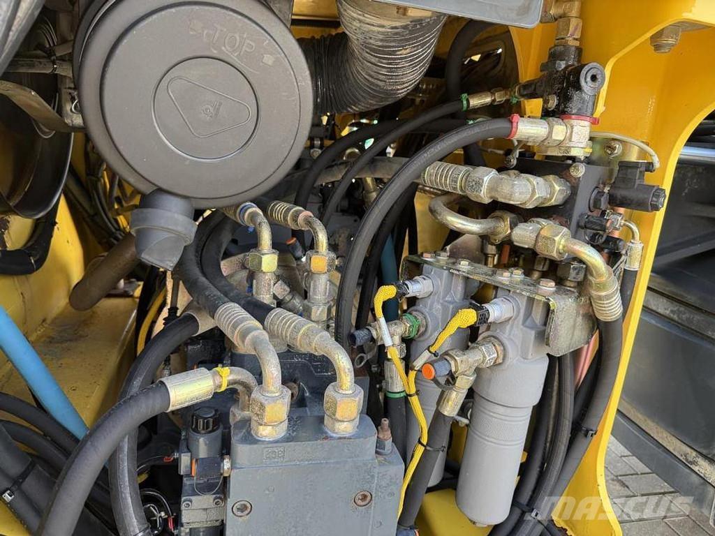 Bomag BW 151 AD-4 雙輪滾壓機