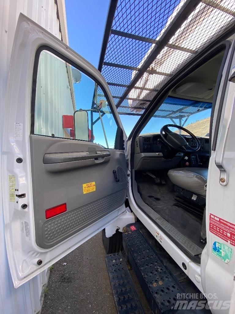 Ford F 750 SD 卡車裝載高空作業車