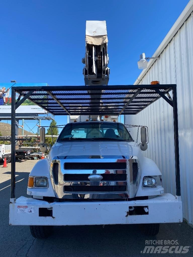 Ford F 750 SD 卡車裝載高空作業車