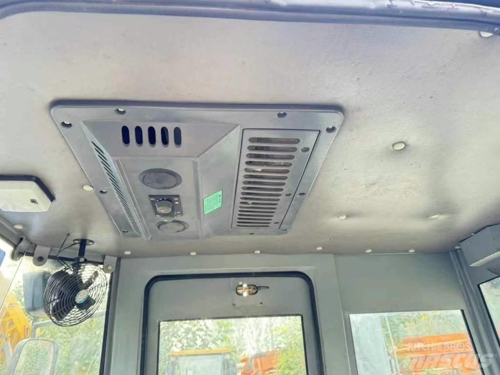 Shantui SD 32 履帶推土機