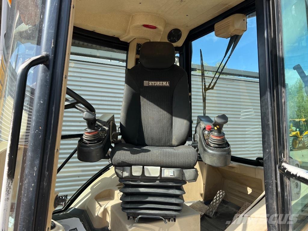 Hydrema 906 E 反鏟裝載機