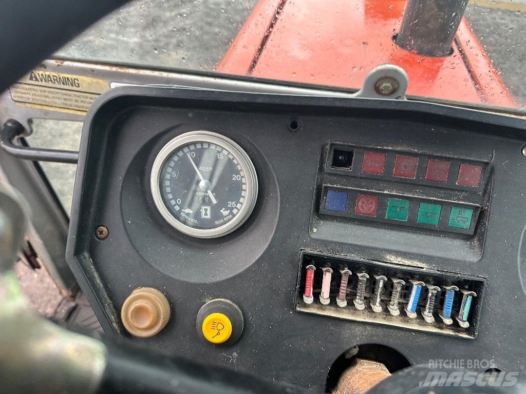 Massey Ferguson 690 曳引機